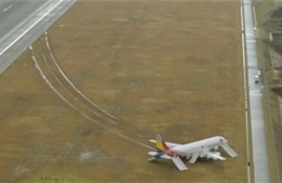 Nguyên nhân máy bay Hàn Quốc hạ cánh chệch đường băng 